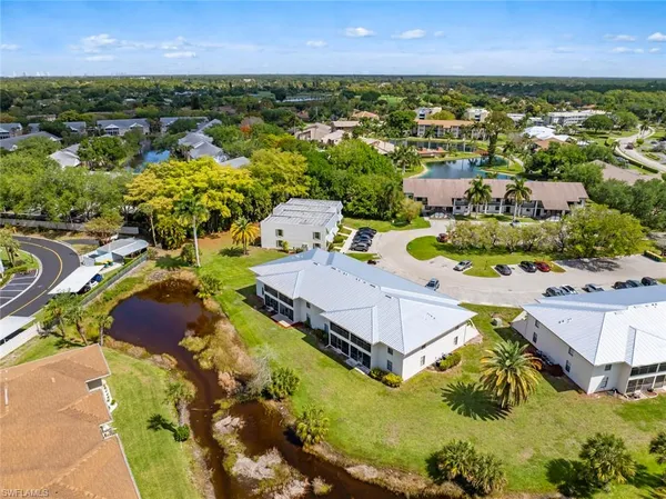 $2,000 | 151 Cypress Way East, Unit D3, Naples, FL 34110