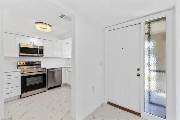 $2,000 | 151 Cypress Way East, Unit D3, Naples, FL 34110