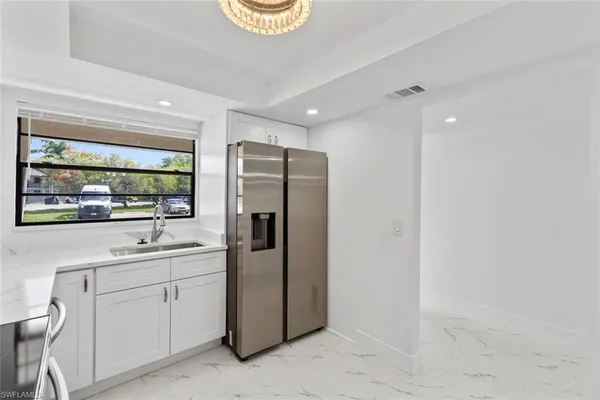 $2,000 | 151 Cypress Way East, Unit D3, Naples, FL 34110