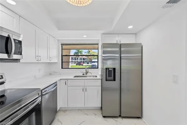 $2,000 | 151 Cypress Way East, Unit D3, Naples, FL 34110