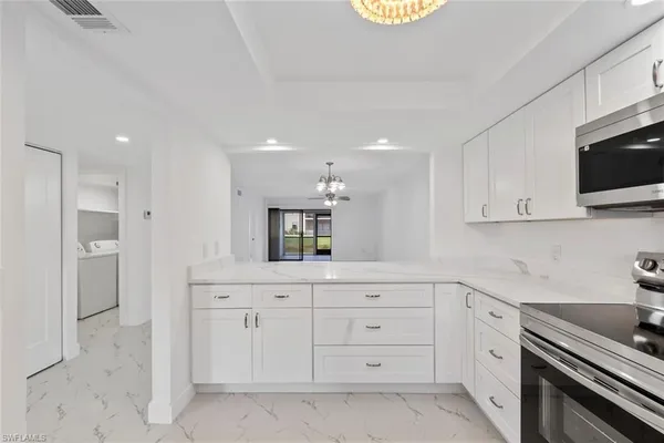 $2,000 | 151 Cypress Way East, Unit D3, Naples, FL 34110