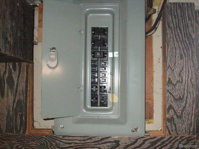 9026 Ruth Avenue Allen Park, MI 48101 - Photo 22 of 24 ELECTRIC CB
