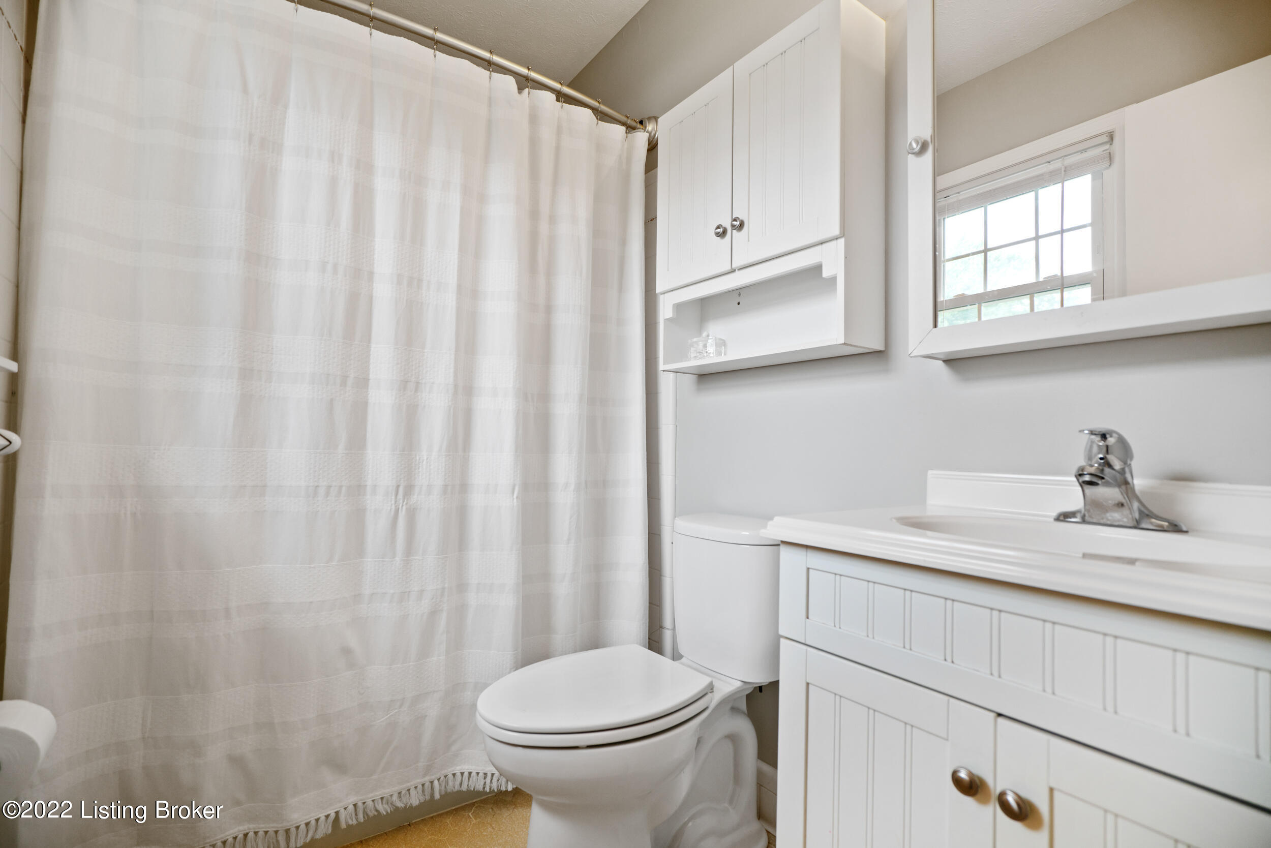 8901 La Costa Road Louisville, KY 40299 - Photo 17 of 50 8901 La Costa Road-32
