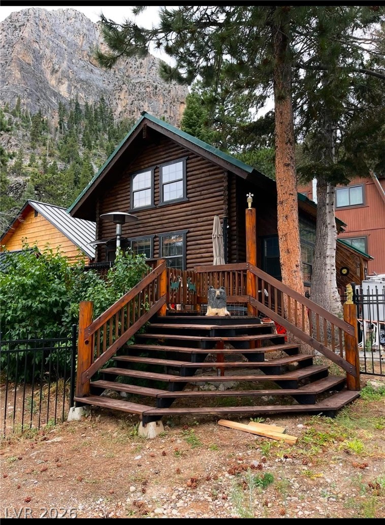 Heartwarming Mt. Charleston cabin steps away from USFS land ~ the ultimate cozy retreat.