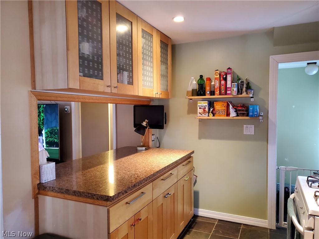 4198 Stilmore Road Cleveland, OH 44121 - Photo 5 of 35