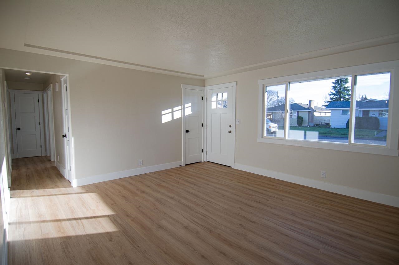 4312 West Broad Avenue Spokane, WA 99205 - Photo 5 of 44