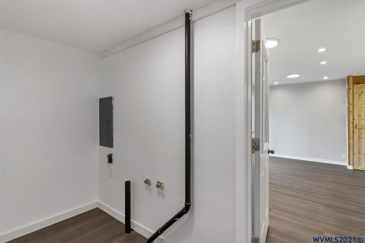 588 Southwest Clay Street Dallas, OR 97338 - Photo 17 of 31 Gallery Image 17