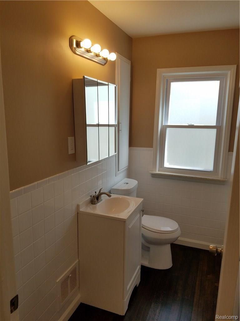 17681 Ruth Street Melvindale, MI 48122 - Photo 9 of 59 20170515_100838.jpg