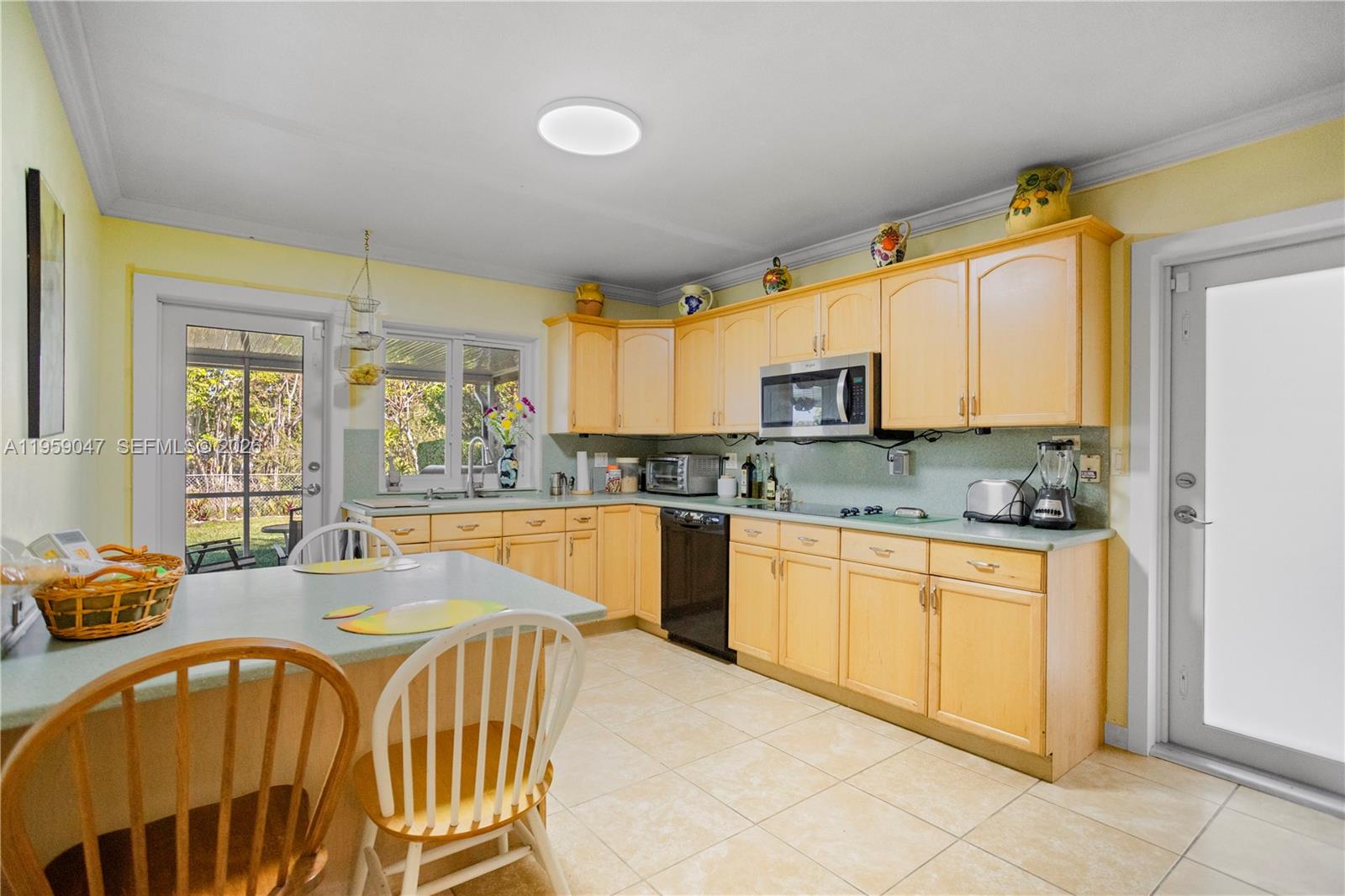 6331 Southwest 62nd Terrace South Miami, FL 33143 - Photo 12 of 75