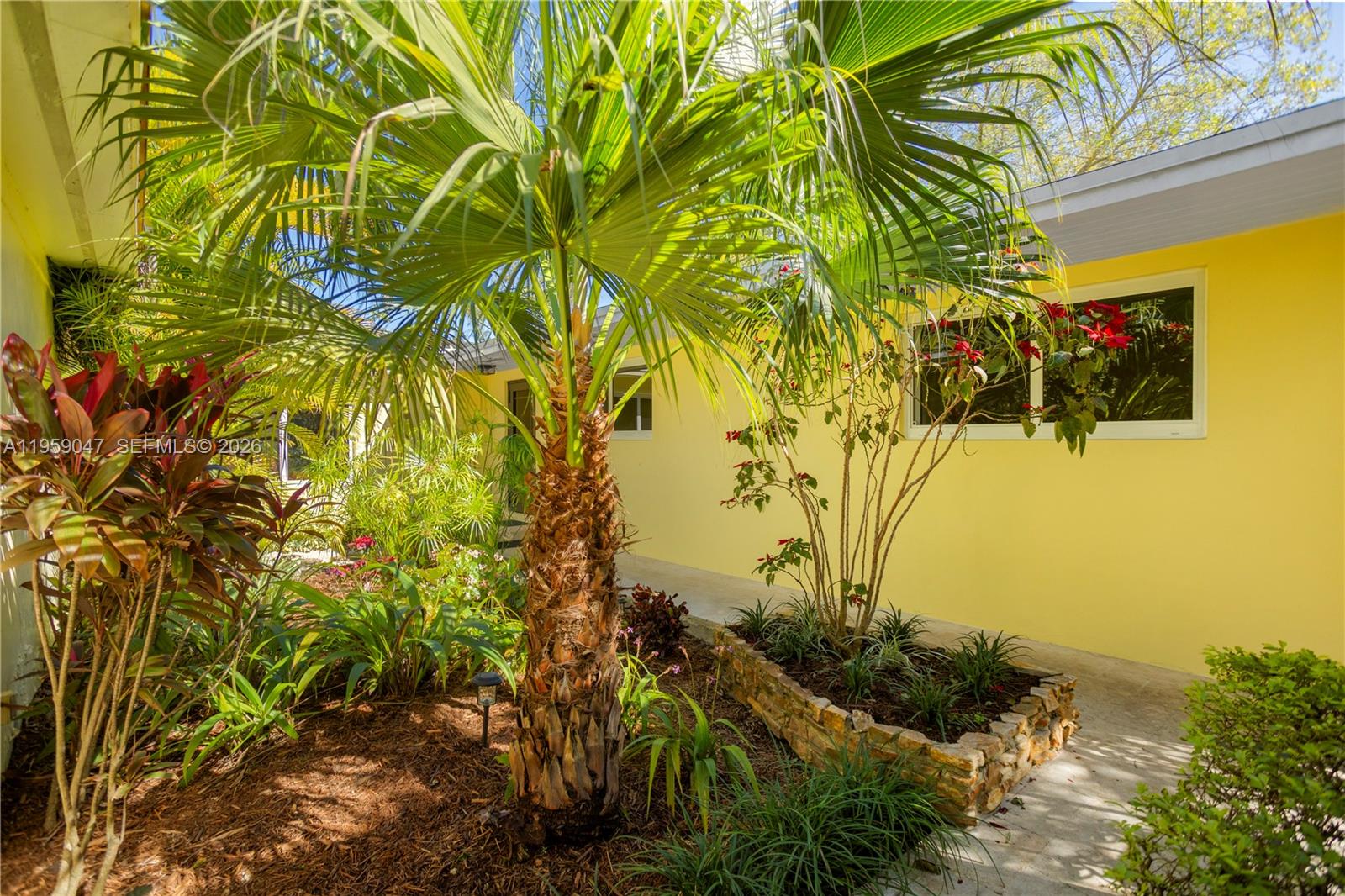 6331 Southwest 62nd Terrace South Miami, FL 33143 - Photo 3 of 75