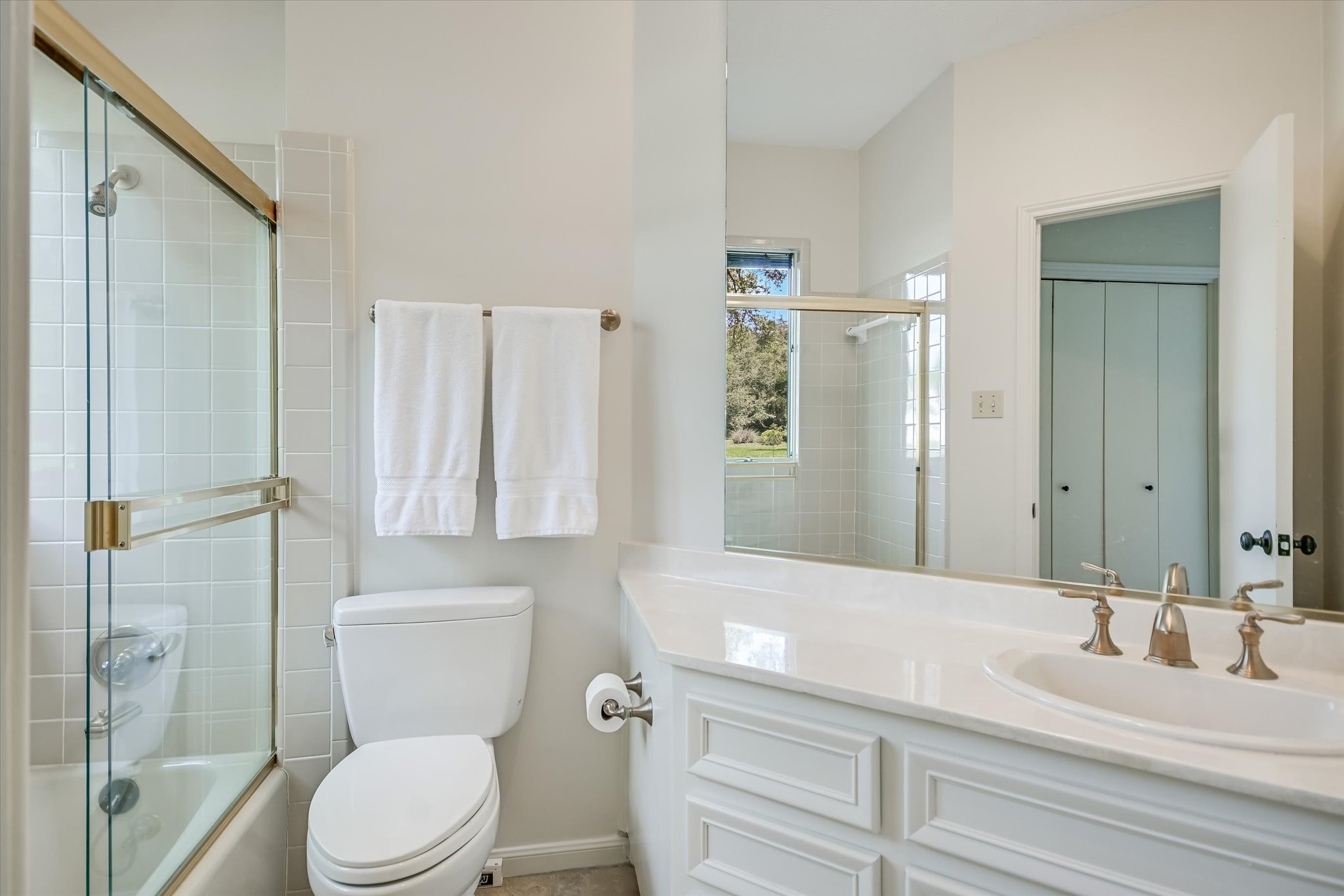 3901 Prentice Lane Austin, TX 78746 - Photo 18 of 40 The en-suite guest bathroom offer a clean and comfortable space for family members and visitors.
