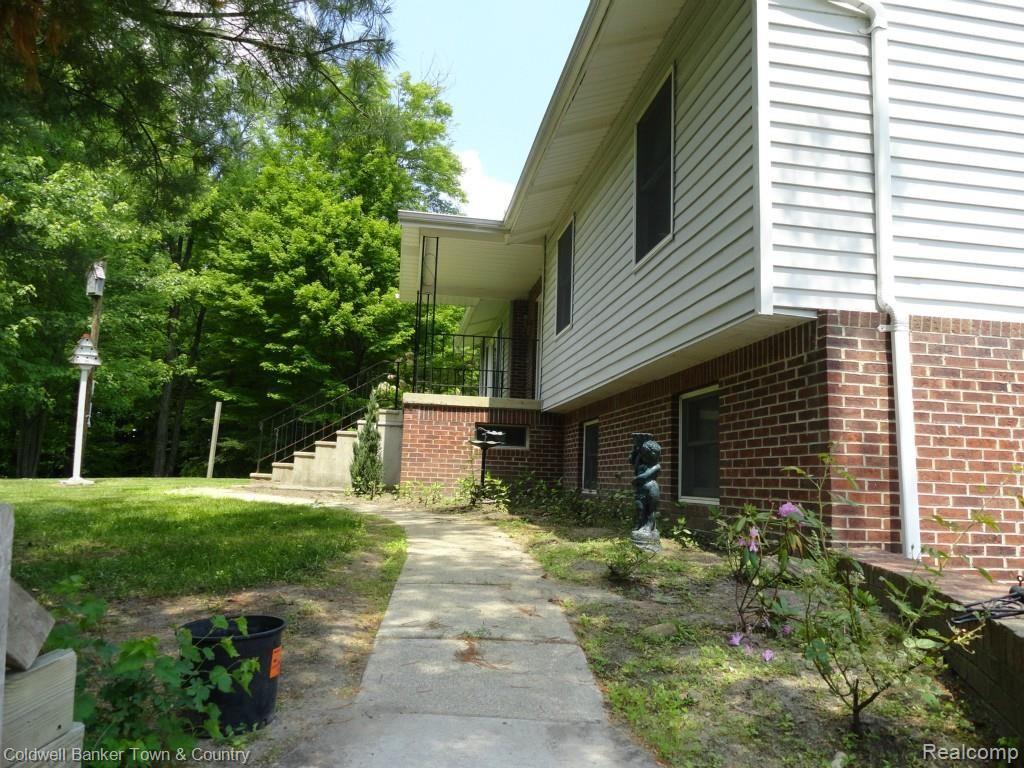 4500 Hogback Road Fowlerville, MI 48836 - Photo 5 of 48 Walk way to entrance.jpg