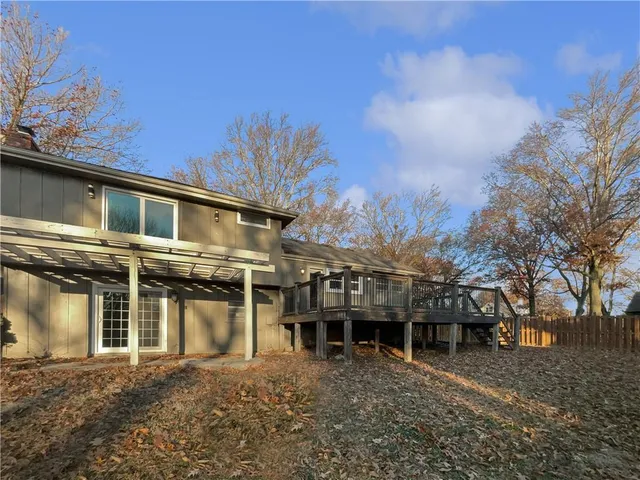 $363,000 | 7821 North Overland Drive, Kansas City, MO 64151