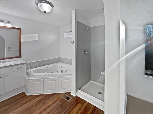 $363,000 | 7821 North Overland Drive, Kansas City, MO 64151