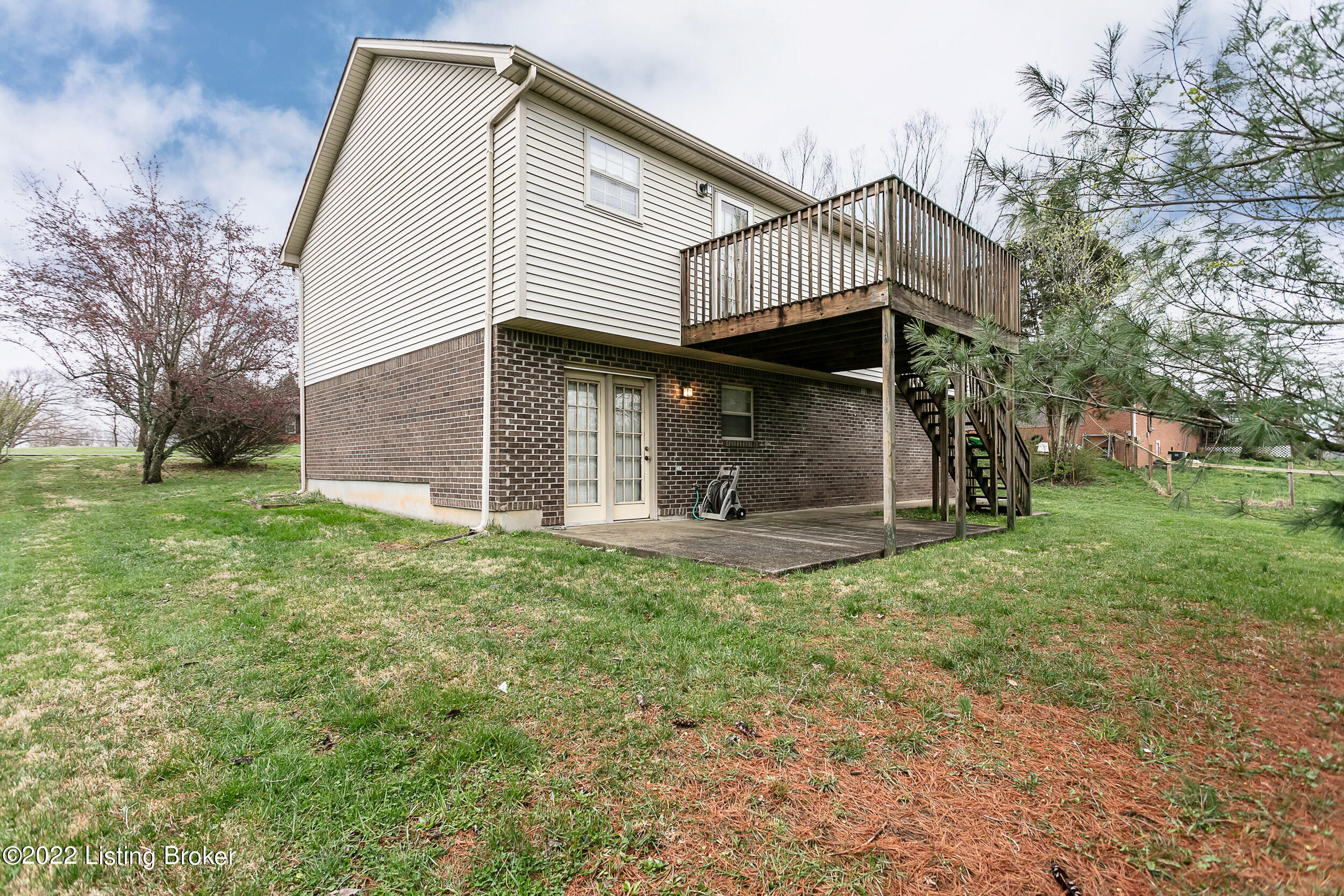881 Cheyenne Road Radcliff, KY 40160 - Photo 5 of 32 881Cheyenne005