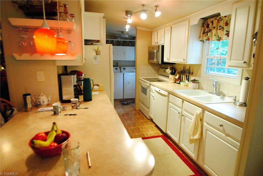 1137 Rainbow Road Advance, NC 27006 - Photo 9 of 20 Kitchen
