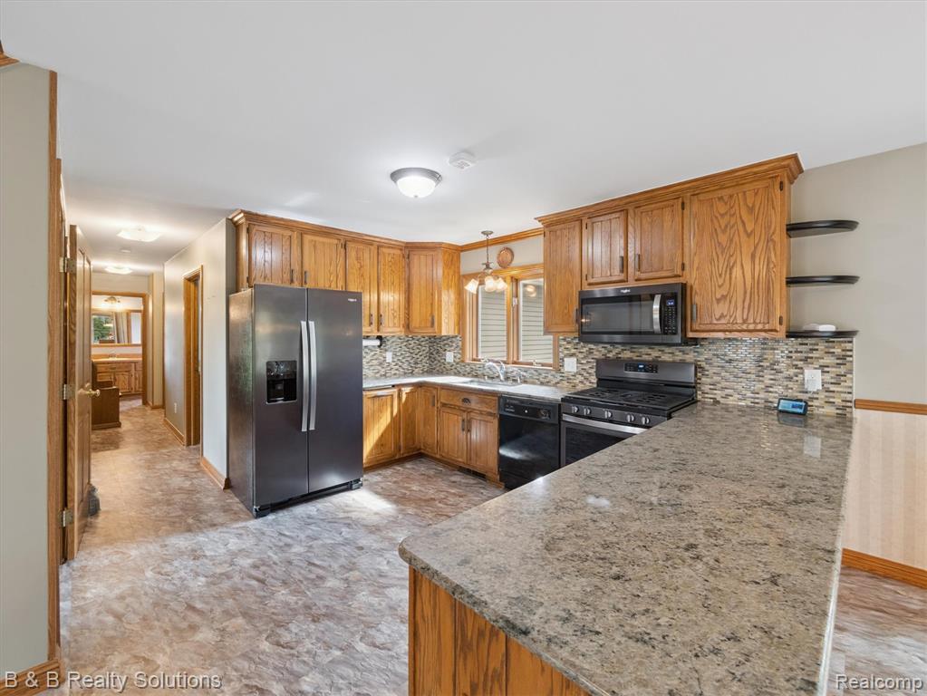 8560 Hough Road Almont, MI 48003 - Photo 11 of 61 Gallery Image 11