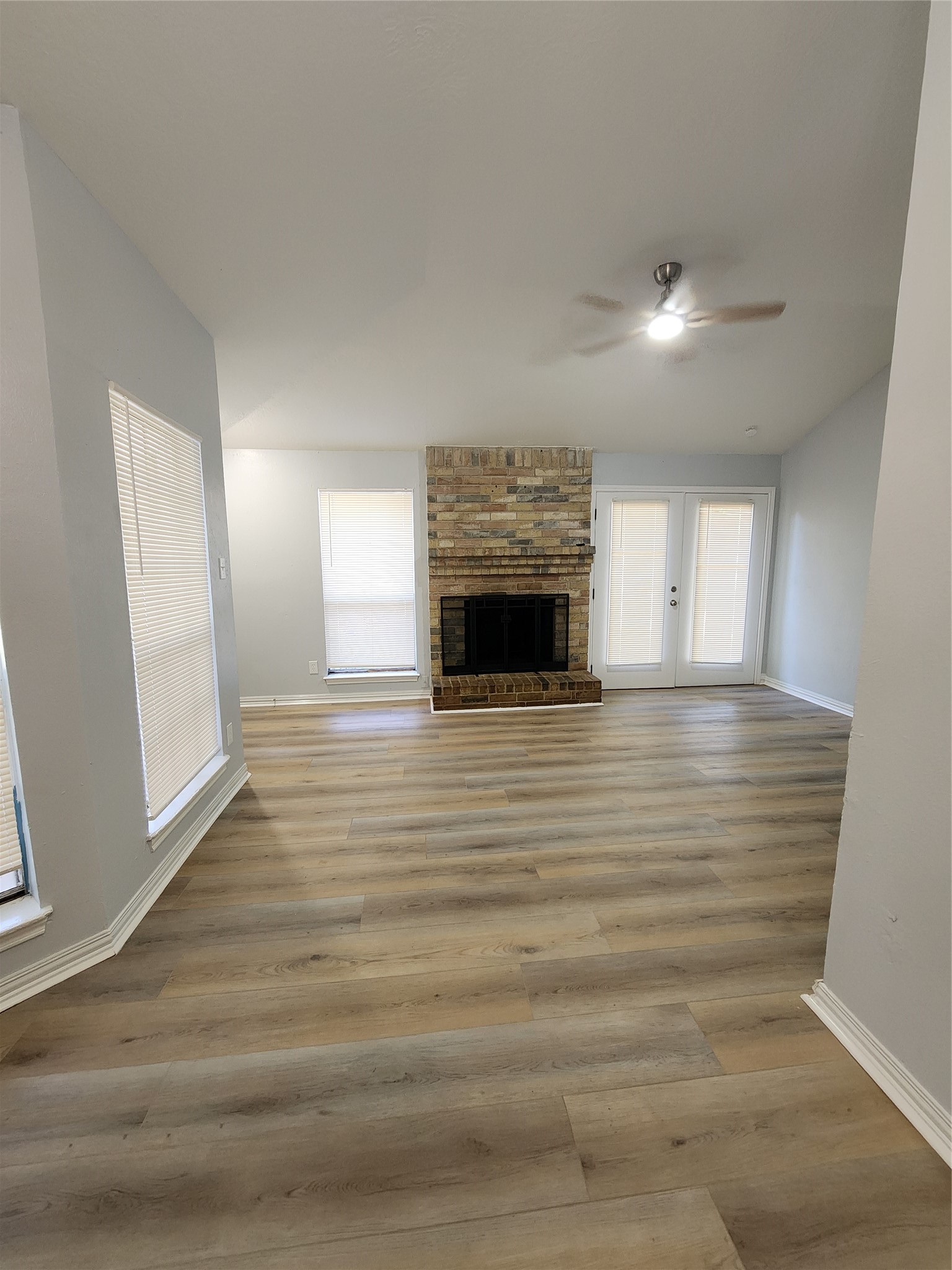 5003 Maurita Drive Spring, TX 77373 - Photo 5 of 18 Livingroom view