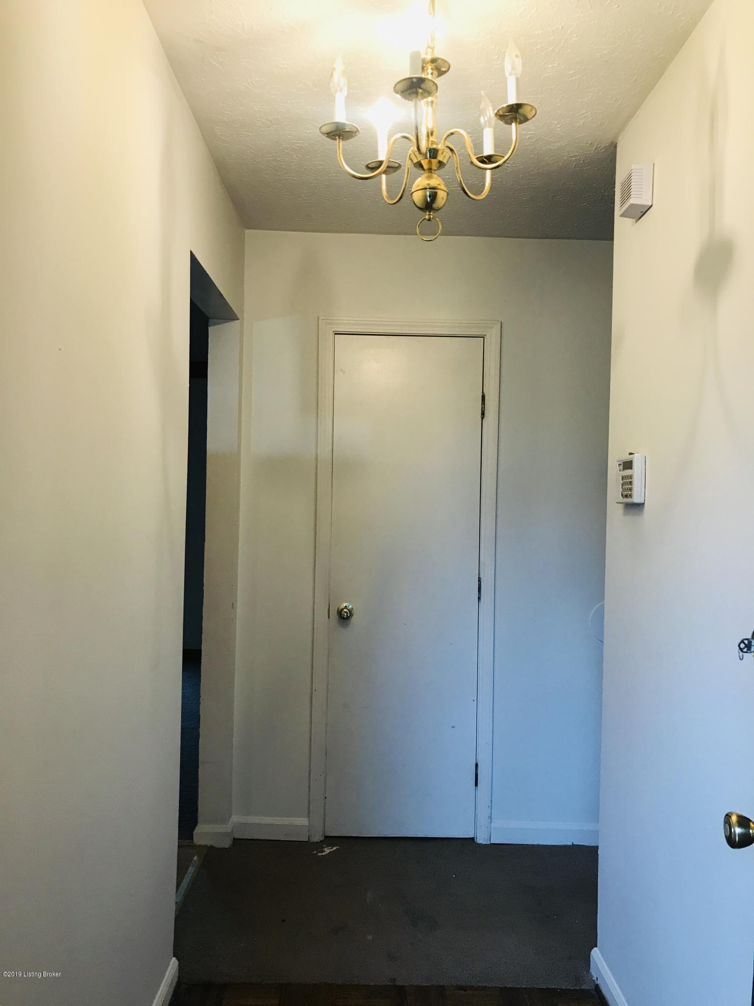 4600 Sandhill Road Louisville, KY 40219 - Photo 2 of 17 C91CB98D-578B-48BC-A850-E7467E1CF341