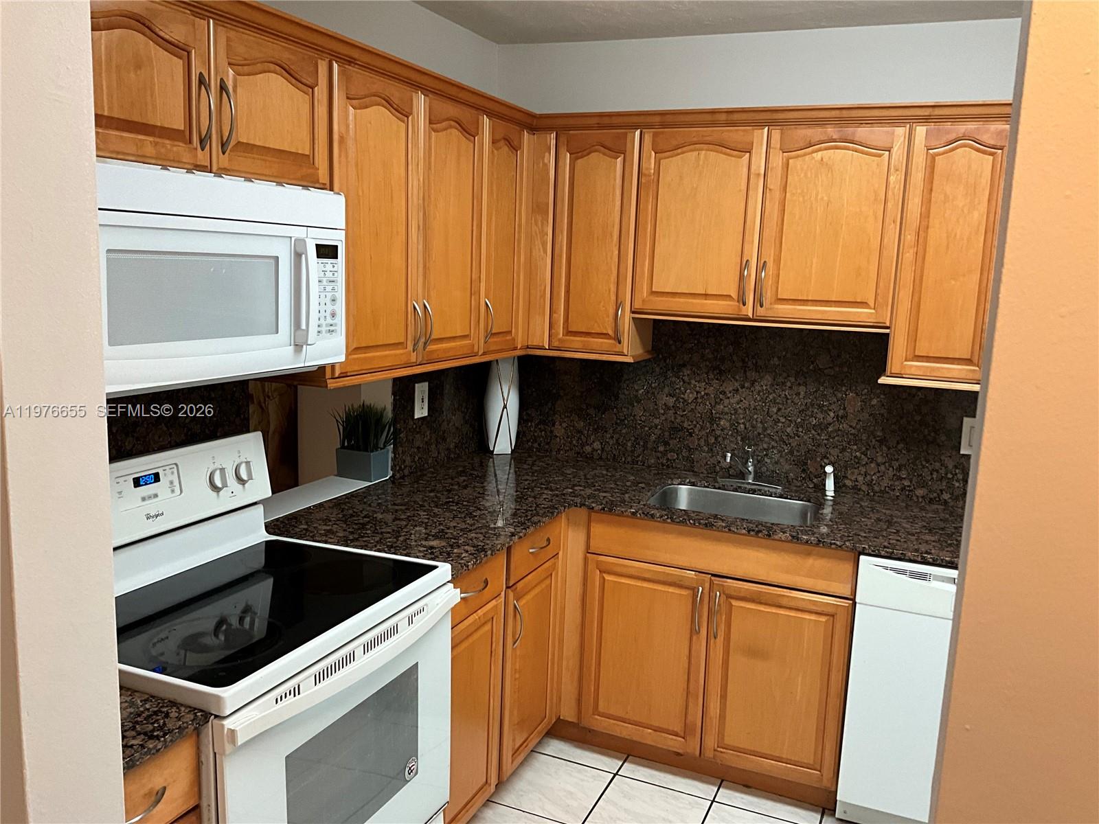 100 Berkley Road, Unit 202 Hollywood, FL 33024 - Photo 1 of 15