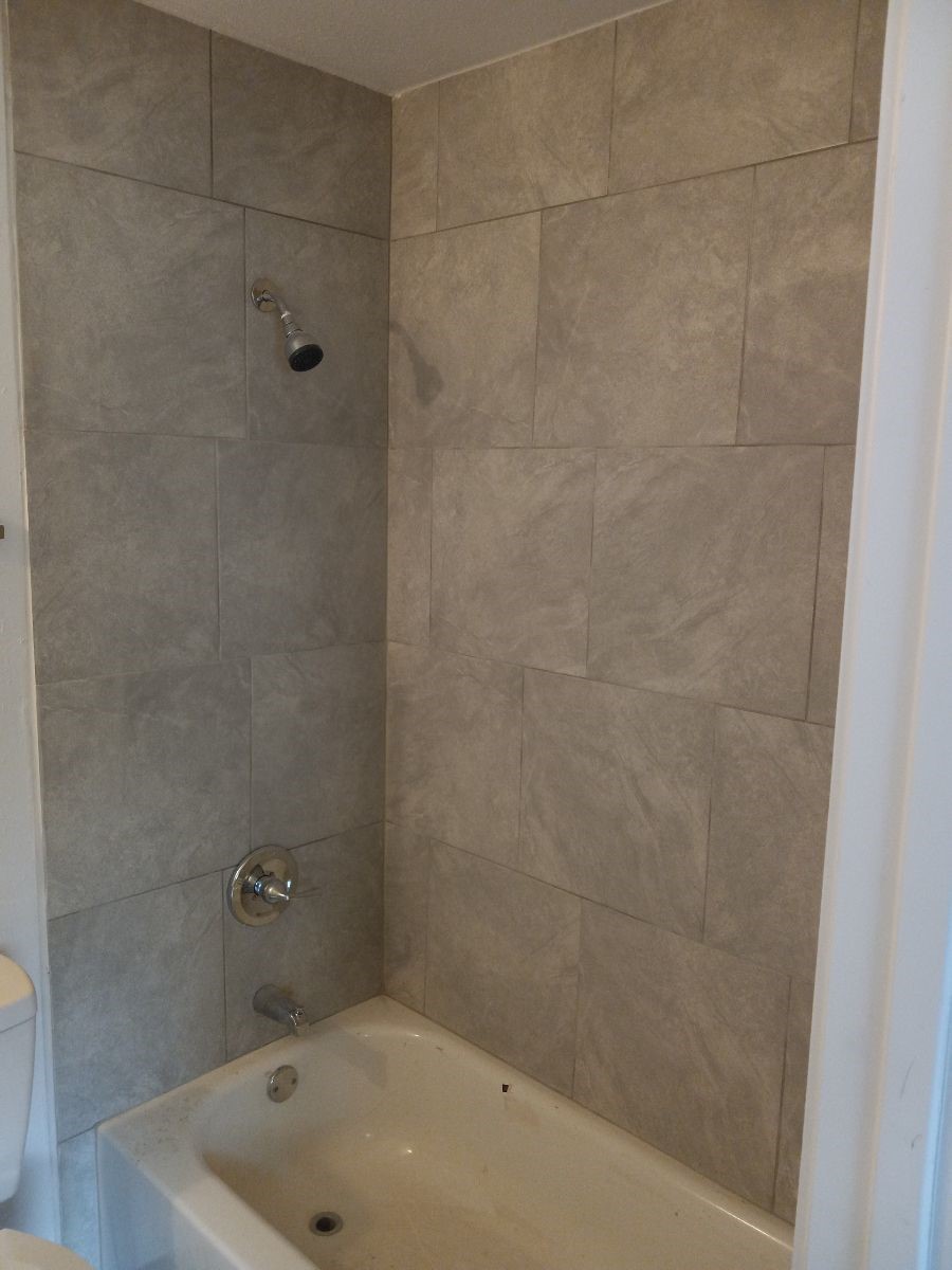 2681 Gessner Road, Unit 402 Houston, TX 77080 - Photo 10 of 11 a bathroom with a tub