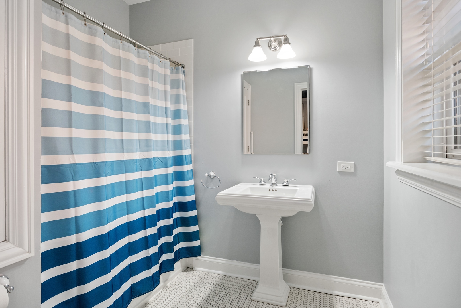 451 West Aldine Avenue, Unit 2 Chicago, IL 60657 - Photo 27 of 39