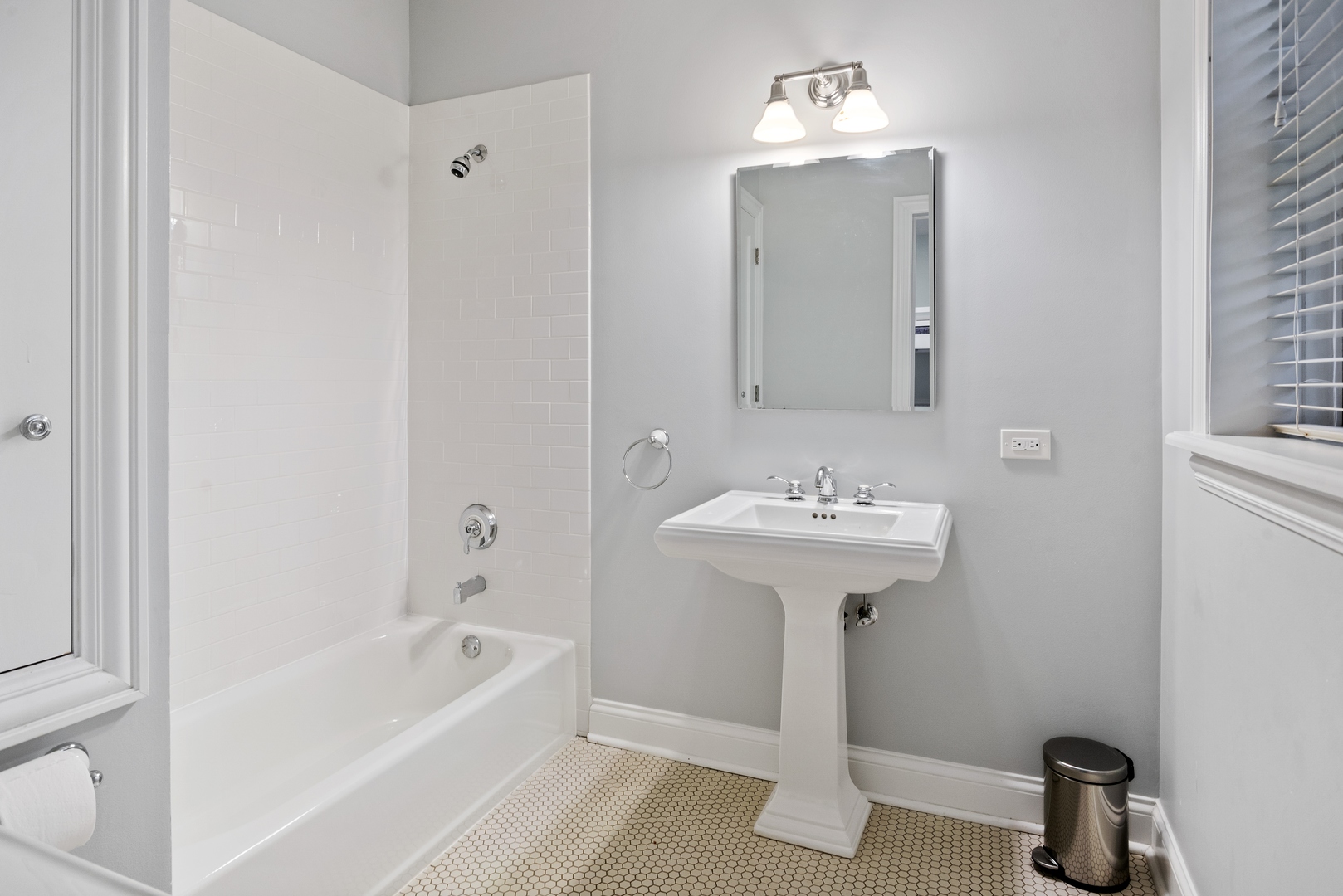 451 West Aldine Avenue, Unit 2 Chicago, IL 60657 - Photo 29 of 39