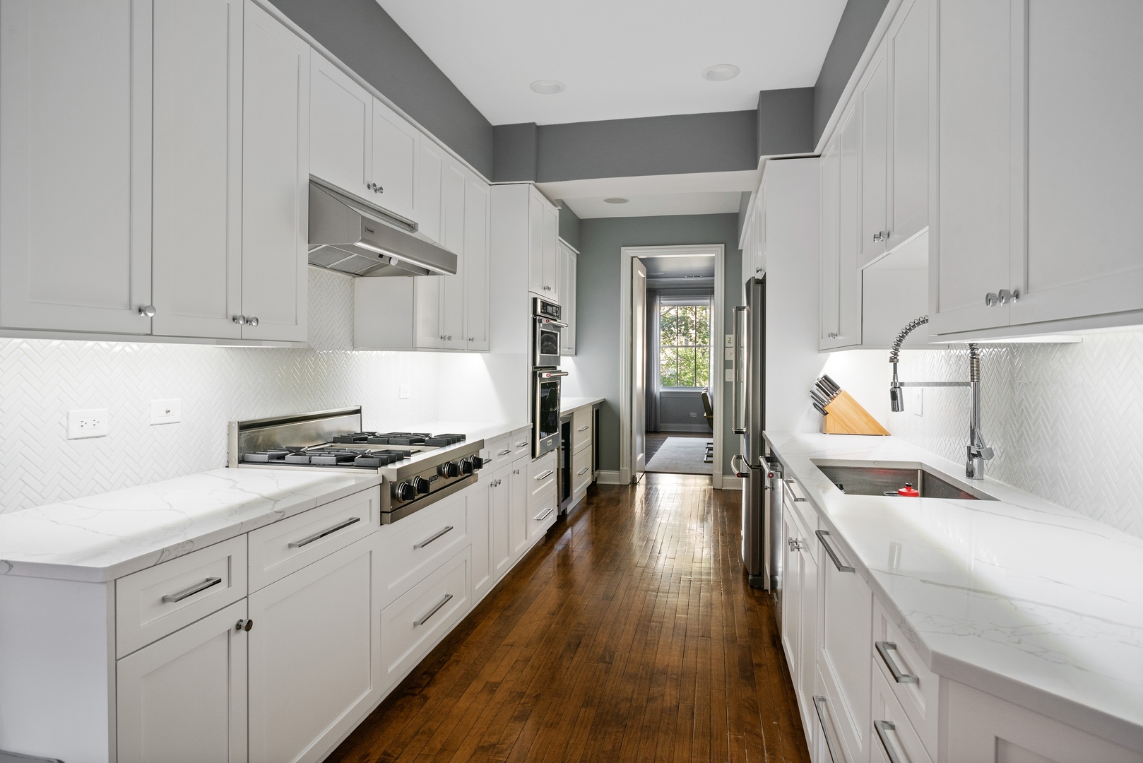 451 West Aldine Avenue, Unit 2 Chicago, IL 60657 - Photo 34 of 39