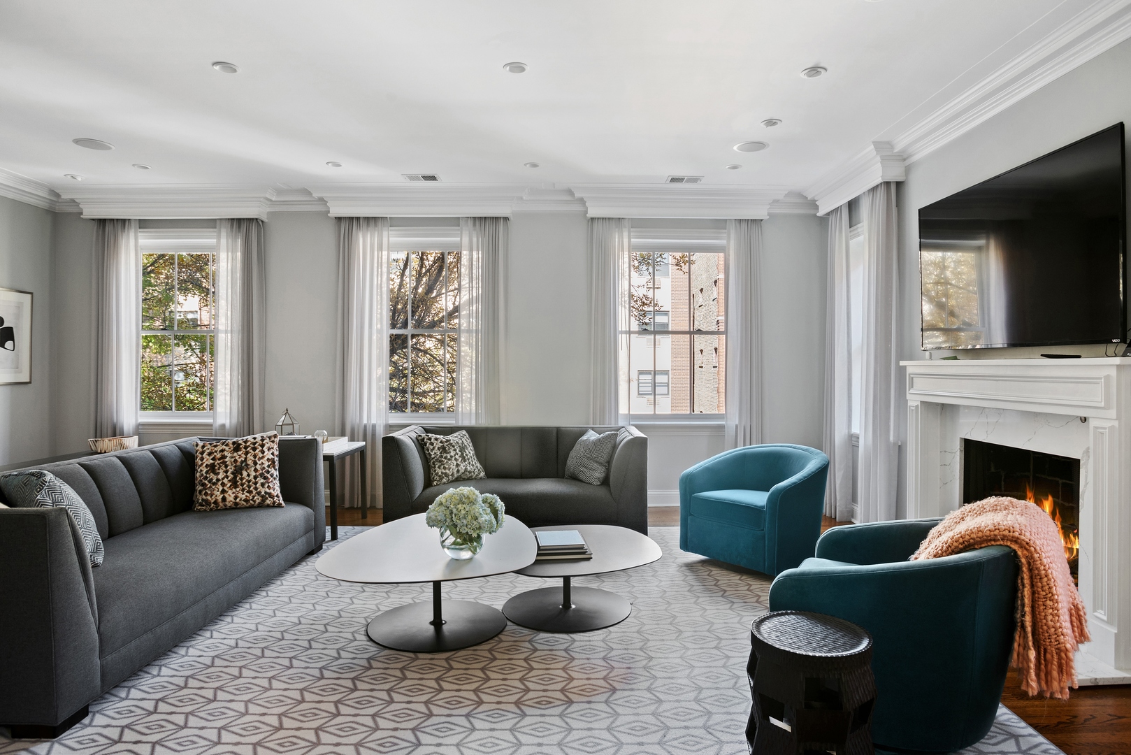 451 West Aldine Avenue, Unit 2 Chicago, IL 60657 - Photo 4 of 39