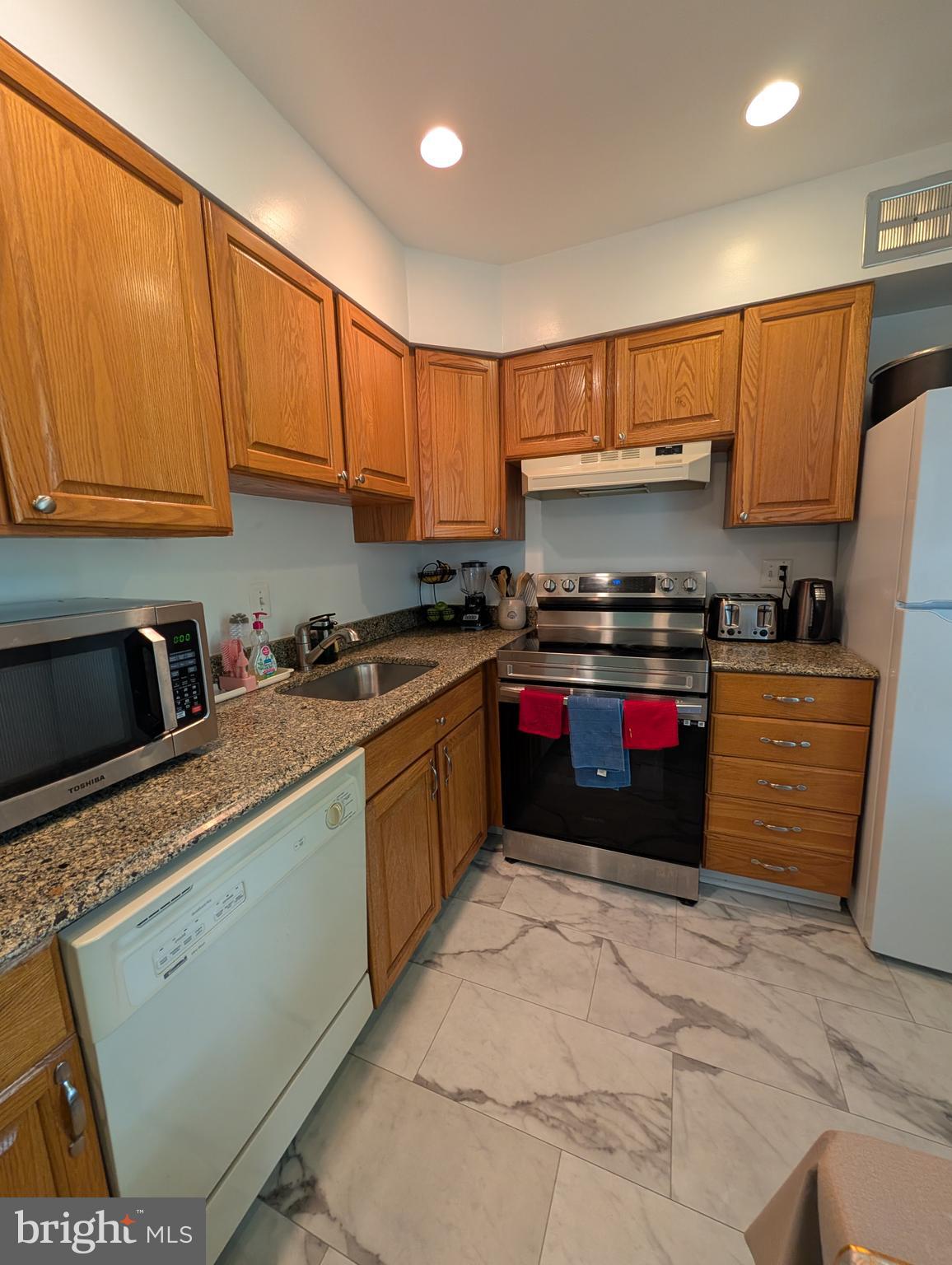 3230 Spartan Road Olney, MD 20832 - Photo 3 of 27 Spacious kitchen