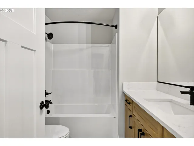 $589,999 | 2207 East Badger Way, La Center, WA 98629