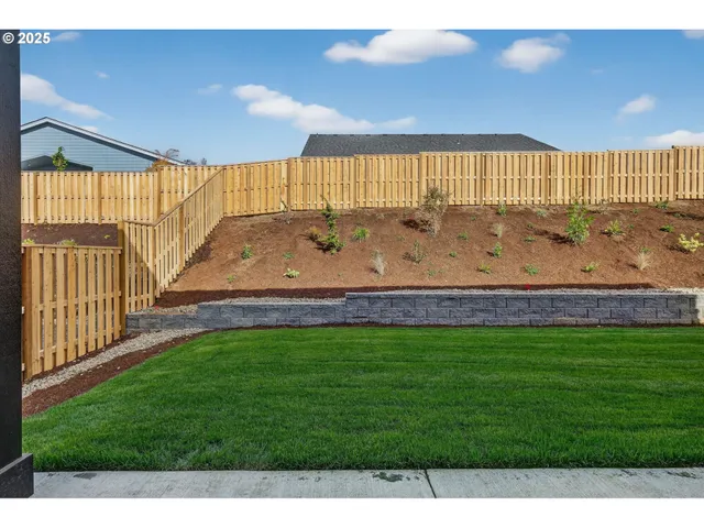 $589,999 | 2207 East Badger Way, La Center, WA 98629