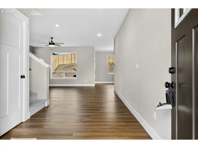 $589,999 | 2207 East Badger Way, La Center, WA 98629