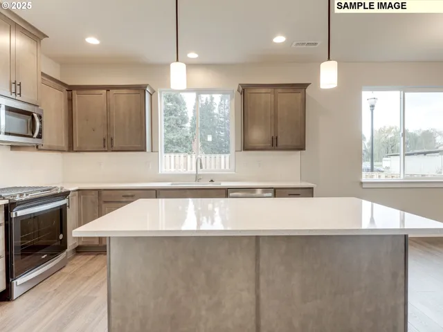 $589,999 | 2207 East Badger Way, La Center, WA 98629