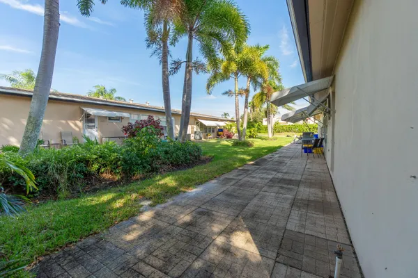$199,000 | 1042 North Drive, Unit A, Delray Beach, FL 33445
