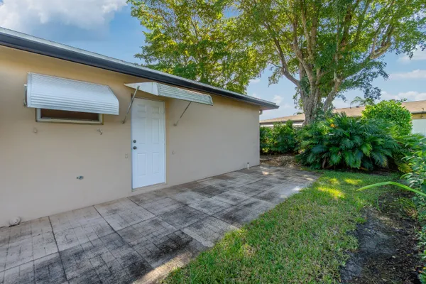 $199,000 | 1042 North Drive, Unit A, Delray Beach, FL 33445