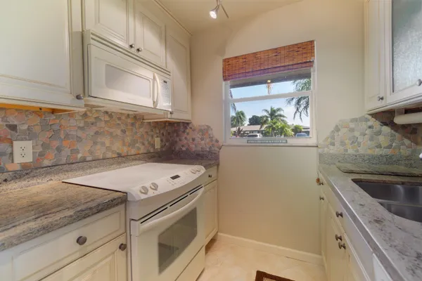 $199,000 | 1042 North Drive, Unit A, Delray Beach, FL 33445
