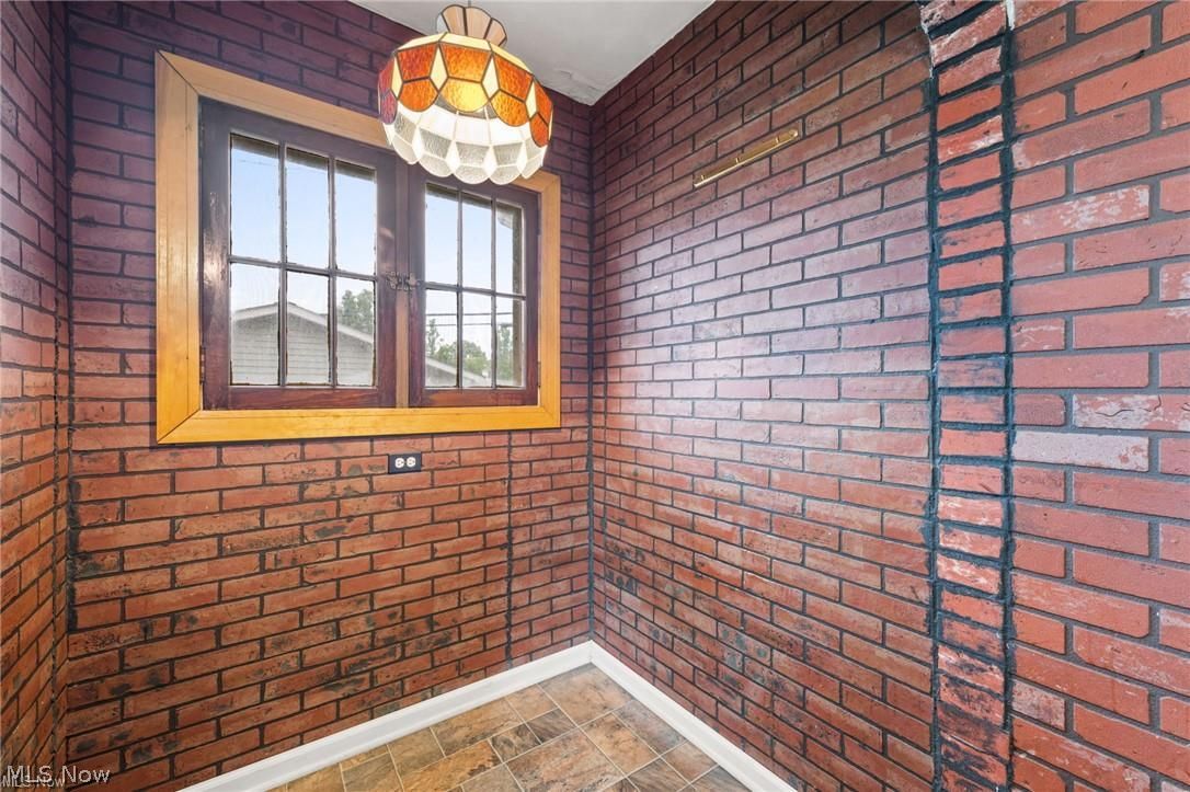 11715 Rutland Avenue Cleveland, OH 44108 - Photo 11 of 31