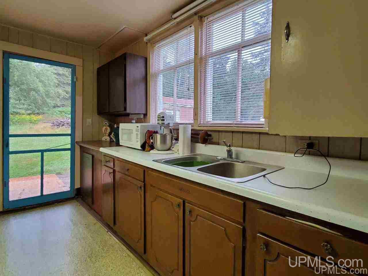 16635 Bayshore Road Lanse, MI 49946 - Photo 2 of 30 Gallery Image 2