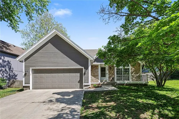 $369,900 | 1126 East Charlotte Town Road, Olathe, KS 66061