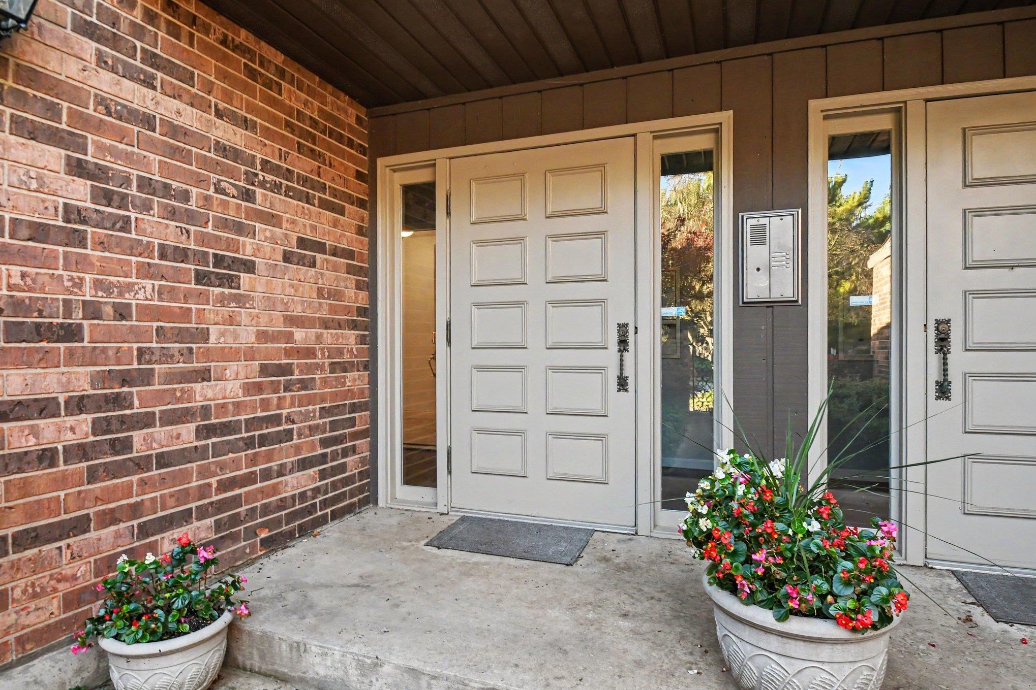 732 Riverside Court South Bend, IN 46616 - Photo 3 of 30 Gallery Image 3
