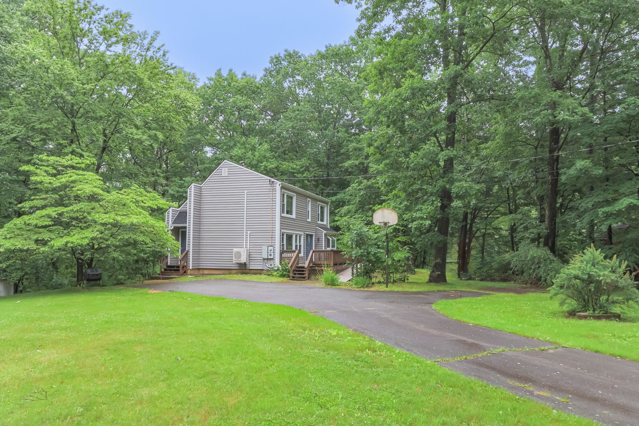 20 Redfield Circle Derry, NH 03038 - Photo 2 of 54