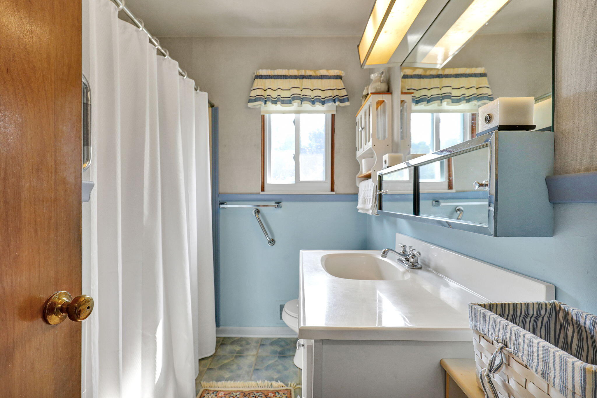 16092 Center Road East Lansing, MI 48823 - Photo 8 of 38 Photo 7