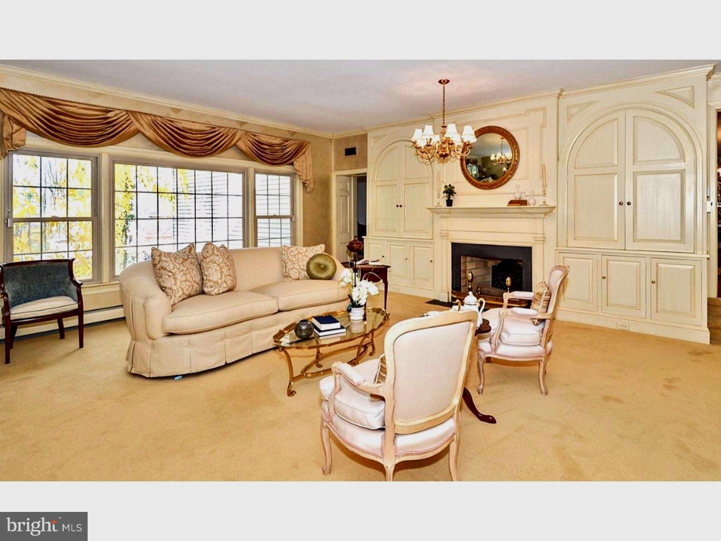 490 Dreshertown Road Fort Washington, PA 19034 - Photo 5 of 20 Living Room