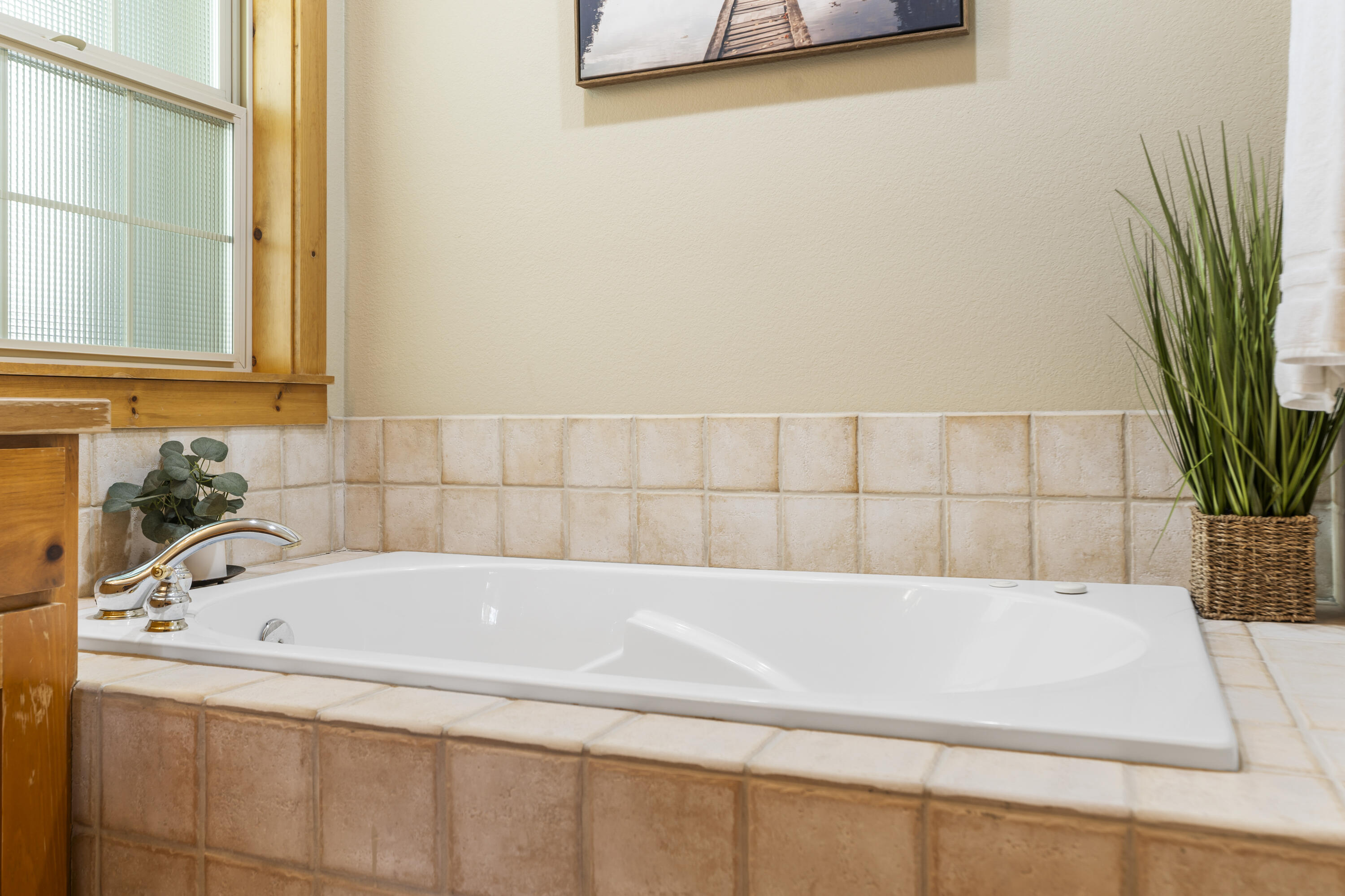 18189 Oregon Loop, Unit 5 Sunriver, OR 97707 - Photo 21 of 41 Primary Attached Bathroom