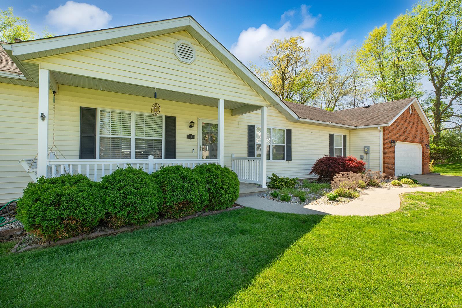 12 Tra Lin Alton, IL 62002 - Photo 6 of 54