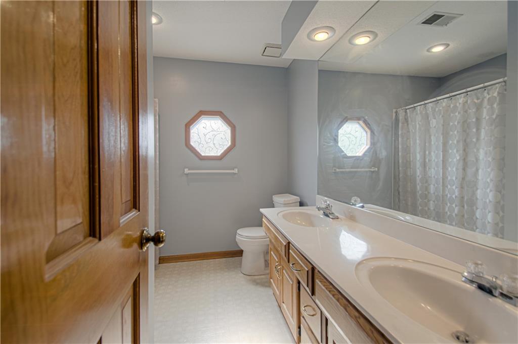 8209 Bell Road Lenexa, KS 66219 - Photo 30 of 49