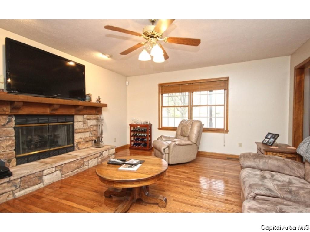 4000 Springer Lane Springfield, IL 62711 - Photo 12 of 34