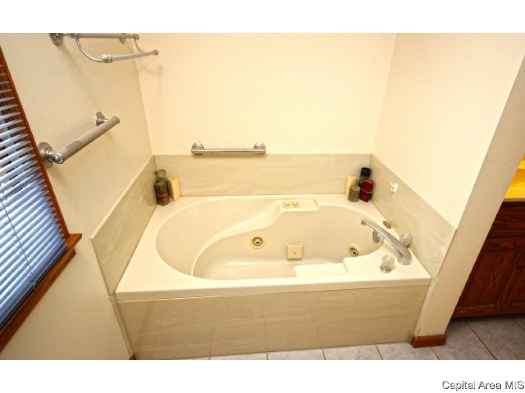4000 Springer Lane Springfield, IL 62711 - Photo 23 of 34