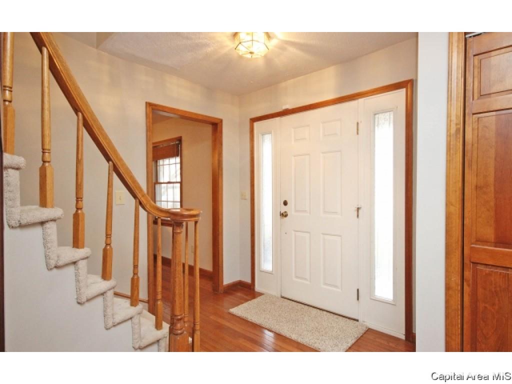 4000 Springer Lane Springfield, IL 62711 - Photo 4 of 34